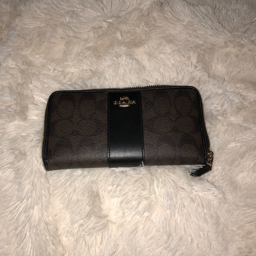Coach Wallet - TODAY ONLY SALE